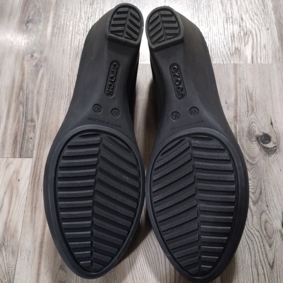 Crocs Lina Black Slip On Wedges Women's Size 10 - Picture 4 of 5